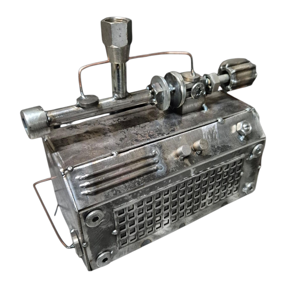 rzeźby z metalu - metalowa figurka wytłaczarki